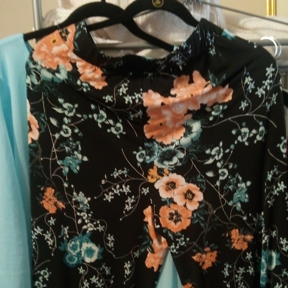 Pants and top set - Picture 3 of 4